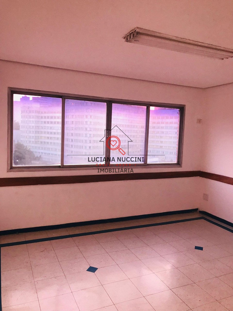 Conjunto Comercial para Locação na Liberdade em São Paulo-SP: 1 Sala, 278m² de Área!