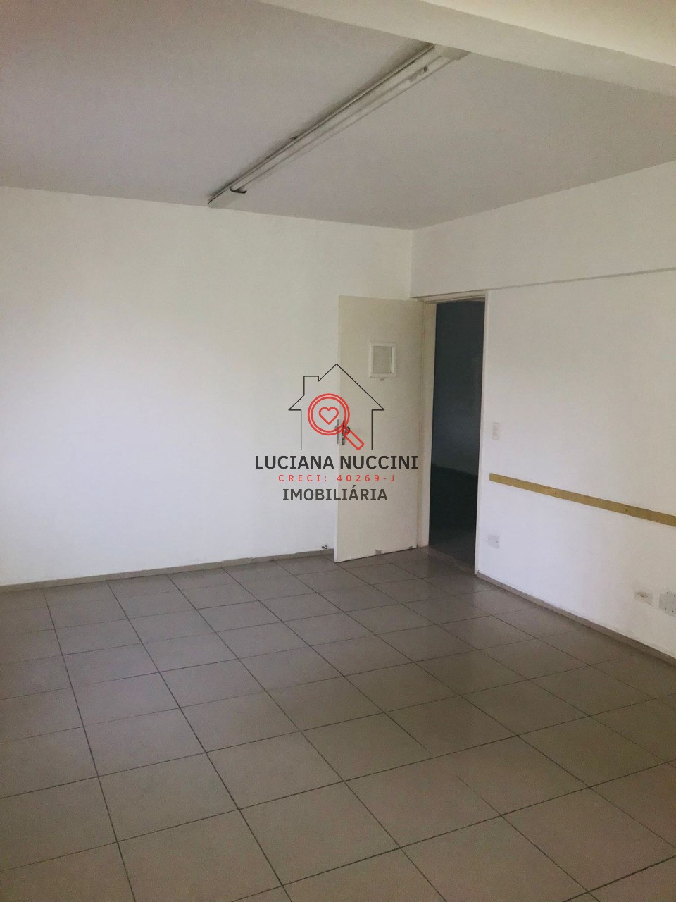 Conjunto Comercial para Locação na Liberdade em São Paulo-SP: 1 Sala, 278m² de Área!