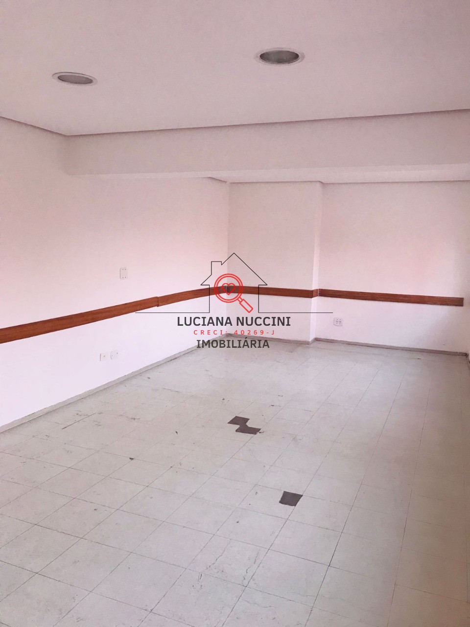 Conjunto Comercial para Locação na Liberdade em São Paulo-SP: 1 Sala, 278m² de Área!