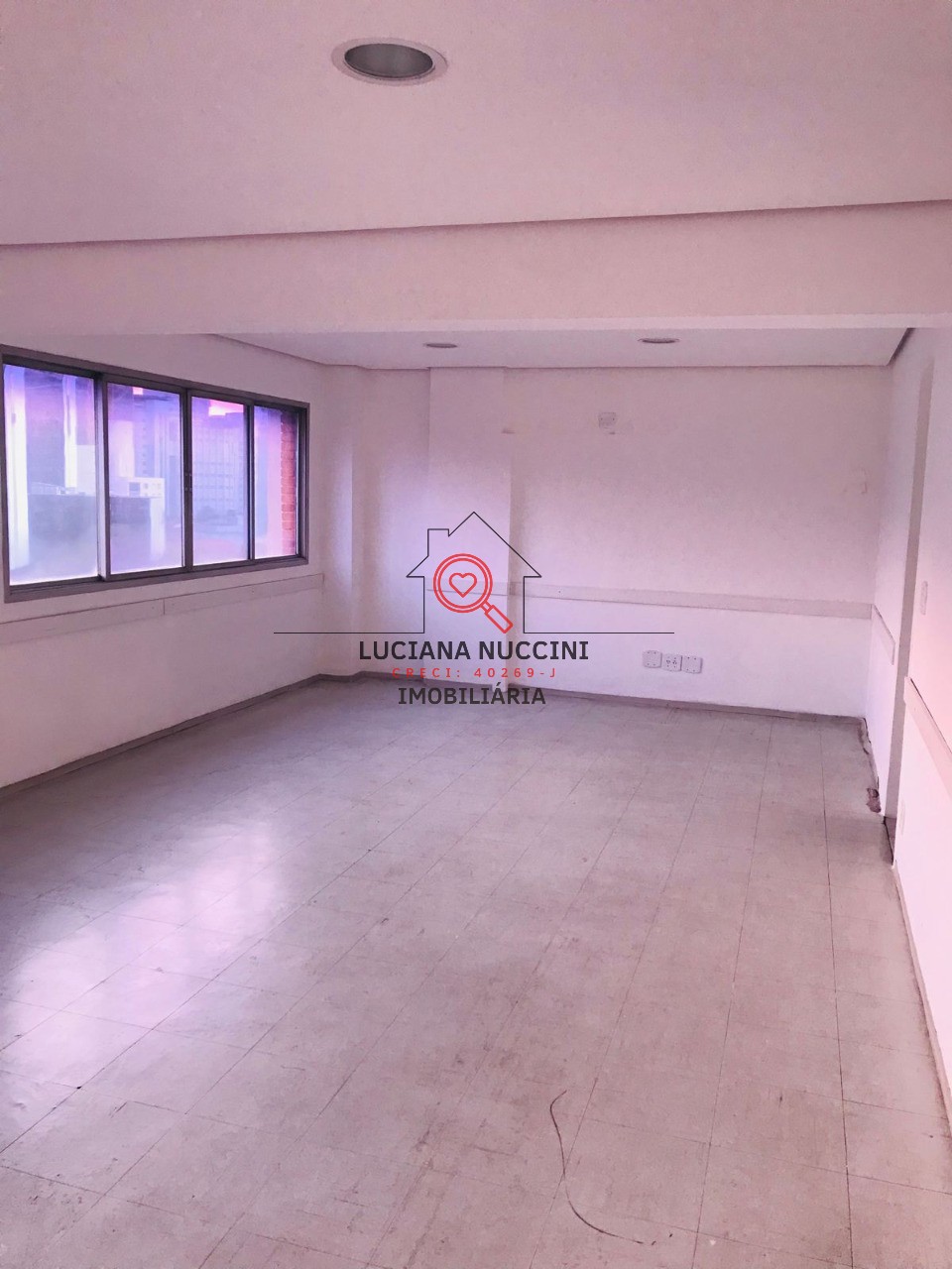 Conjunto Comercial para Locação na Liberdade em São Paulo-SP: 1 Sala, 278m² de Área!
