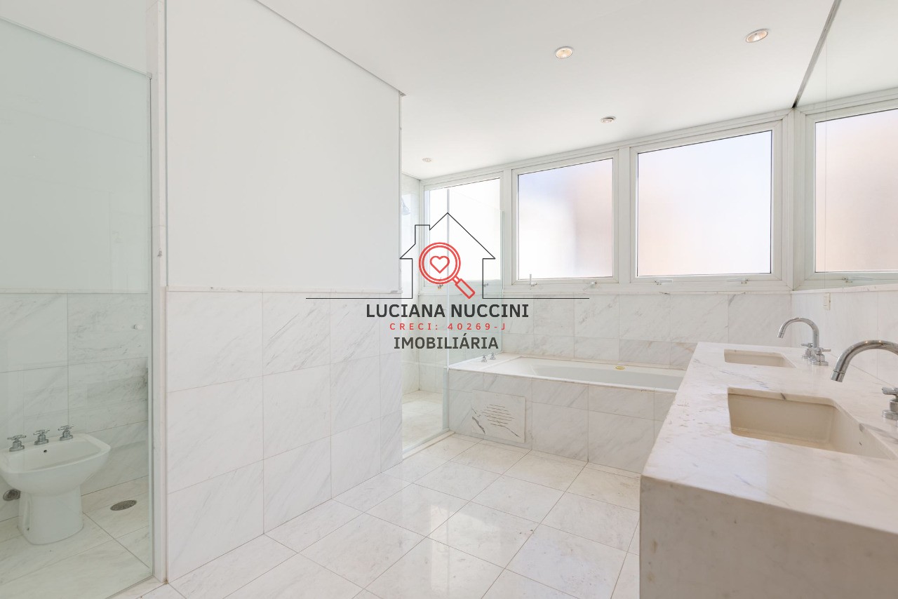 Alugue já este luxuoso apartamento na Vila Nova Conceição, São Paulo-SP! 1 quarto, 2 suítes, 3 banheiros, 3 vagas de garagem e 180m².