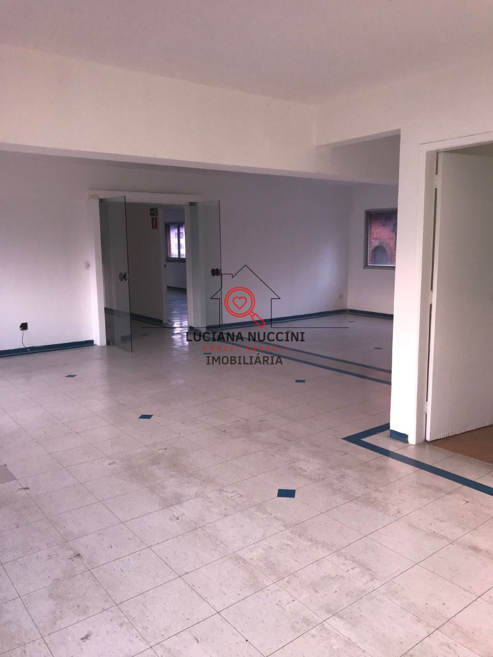 Conjunto Comercial para Locação na Liberdade em São Paulo-SP: 1 Sala, 278m² de Área!