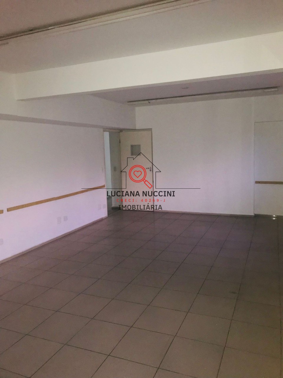 Conjunto Comercial para Locação na Liberdade em São Paulo-SP: 1 Sala, 278m² de Área!