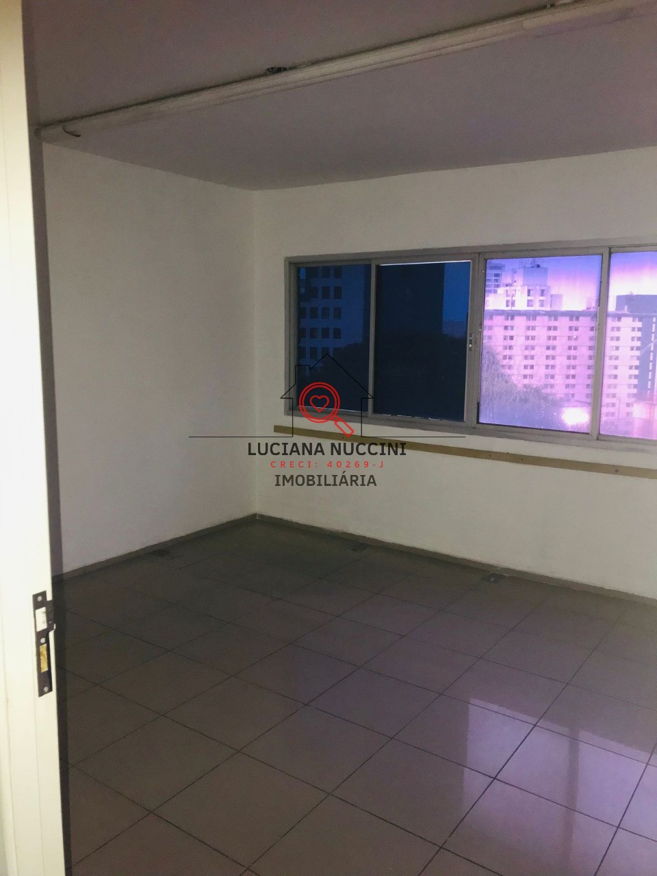 Conjunto Comercial para Locação na Liberdade em São Paulo-SP: 1 Sala, 278m² de Área!