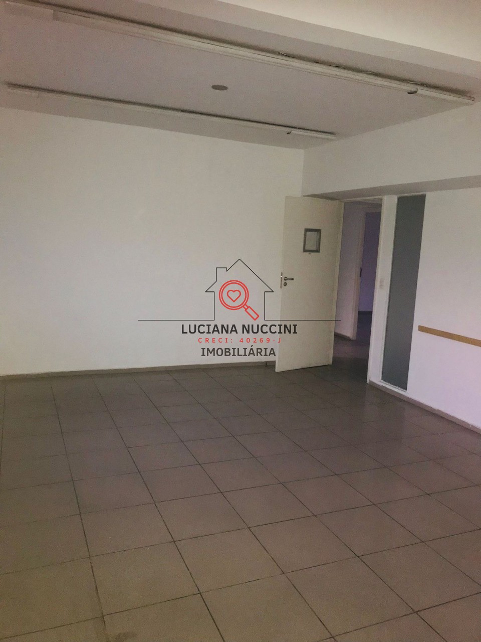 Conjunto Comercial para Locação na Liberdade em São Paulo-SP: 1 Sala, 278m² de Área!