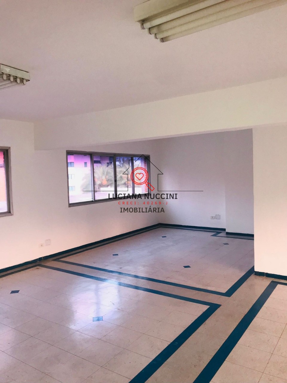 Conjunto Comercial para Locação na Liberdade em São Paulo-SP: 1 Sala, 278m² de Área!