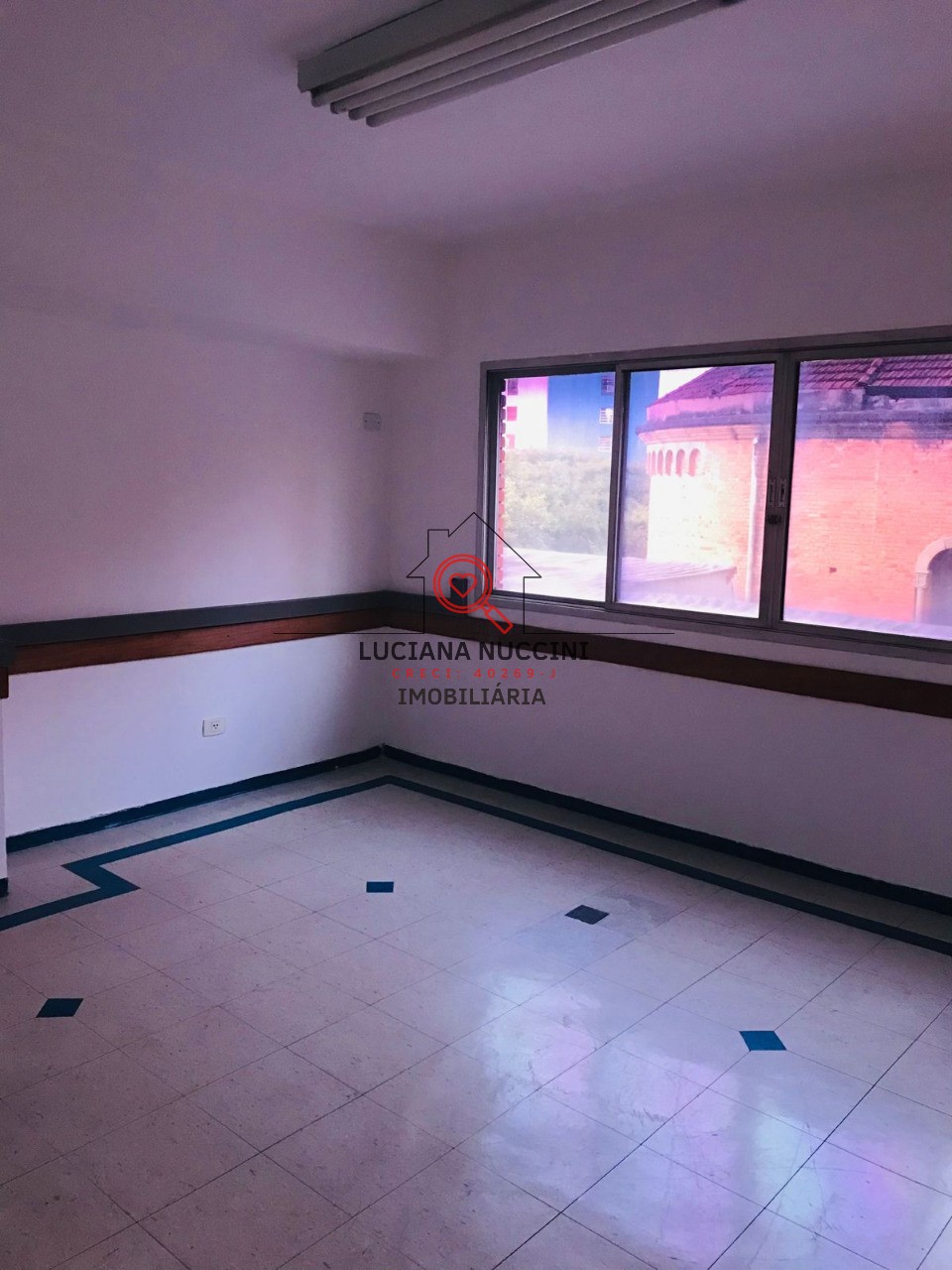Conjunto Comercial para Locação na Liberdade em São Paulo-SP: 1 Sala, 278m² de Área!