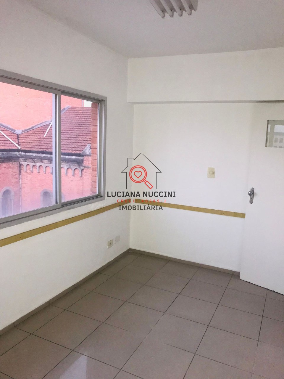 Conjunto Comercial para Locação na Liberdade em São Paulo-SP: 1 Sala, 278m² de Área!