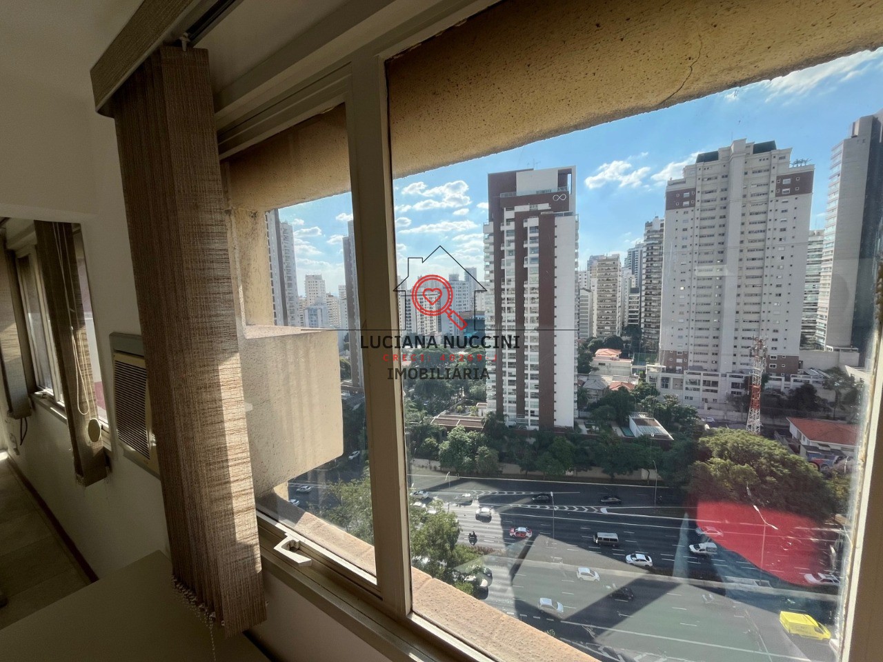 Conjunto Comercial de Luxo na Vila Mariana, São Paulo-SP - 108m² de Área Disponível para Locação!