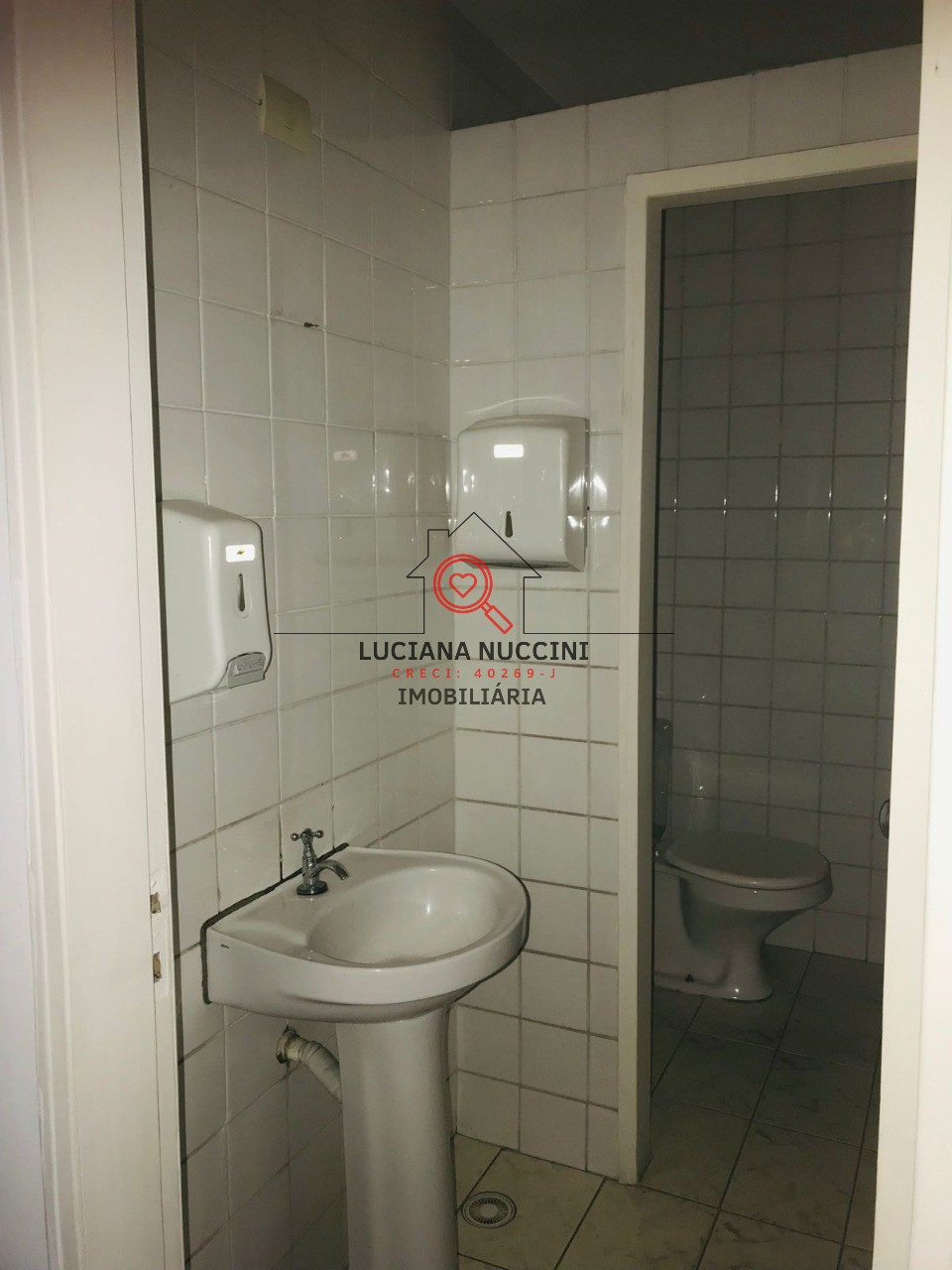 Conjunto Comercial para Locação na Liberdade em São Paulo-SP: 1 Sala, 278m² de Área!