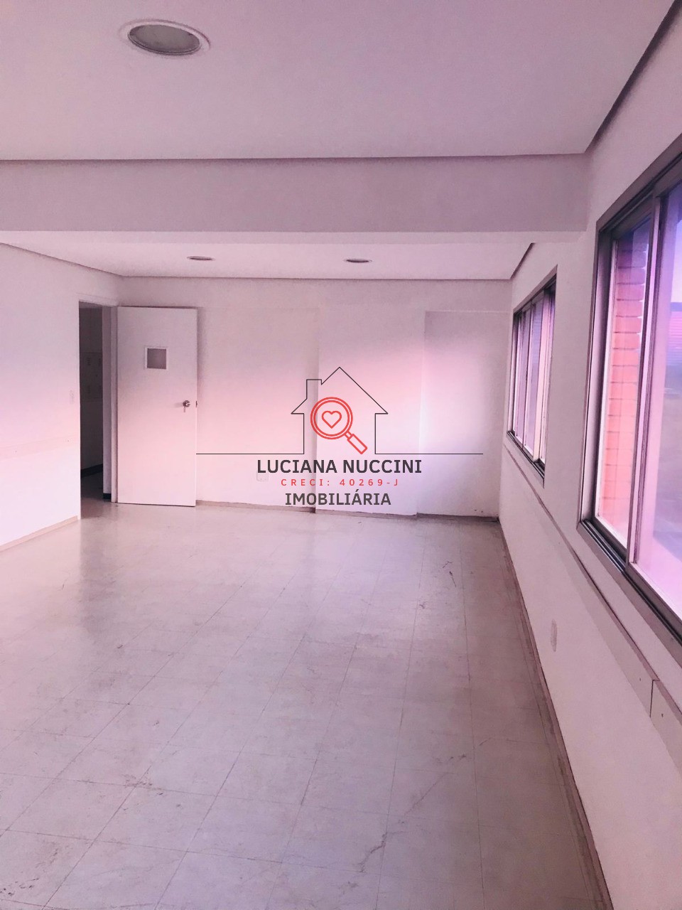 Conjunto Comercial para Locação na Liberdade em São Paulo-SP: 1 Sala, 278m² de Área!