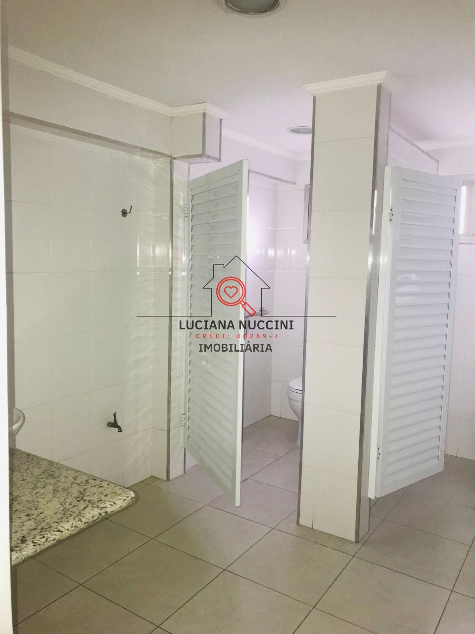 Conjunto Comercial para Locação na Liberdade em São Paulo-SP: 1 Sala, 278m² de Área!
