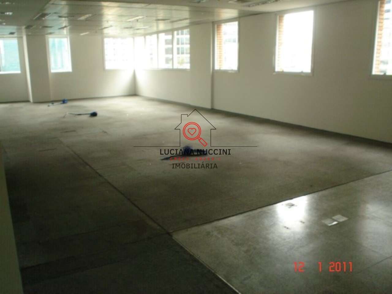 Conjunto Comercial na Vila Olímpia: 6 Salas, 14 Vagas de Garagem, 400m² de Área - Locação em São Paulo-SP