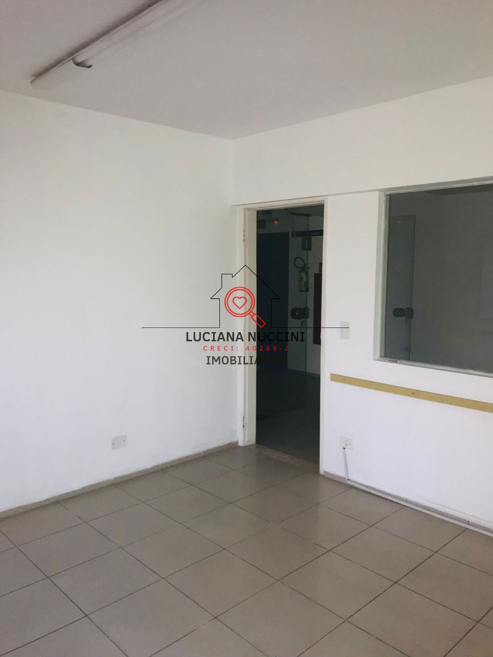 Conjunto Comercial para Locação na Liberdade em São Paulo-SP: 1 Sala, 278m² de Área!