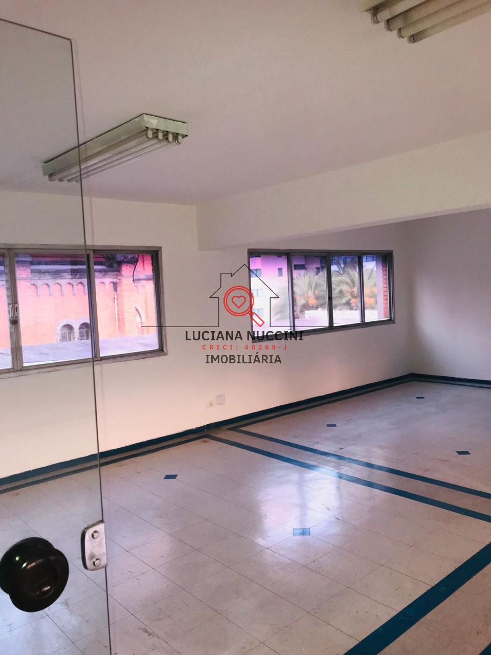 Conjunto Comercial para Locação na Liberdade em São Paulo-SP: 1 Sala, 278m² de Área!