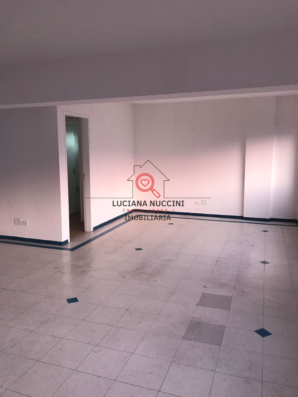 Conjunto Comercial para Locação na Liberdade em São Paulo-SP: 1 Sala, 278m² de Área!