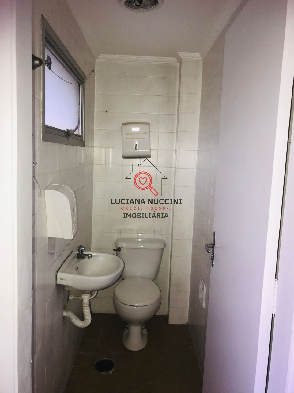 Conjunto Comercial para Locação na Liberdade em São Paulo-SP: 1 Sala, 278m² de Área!