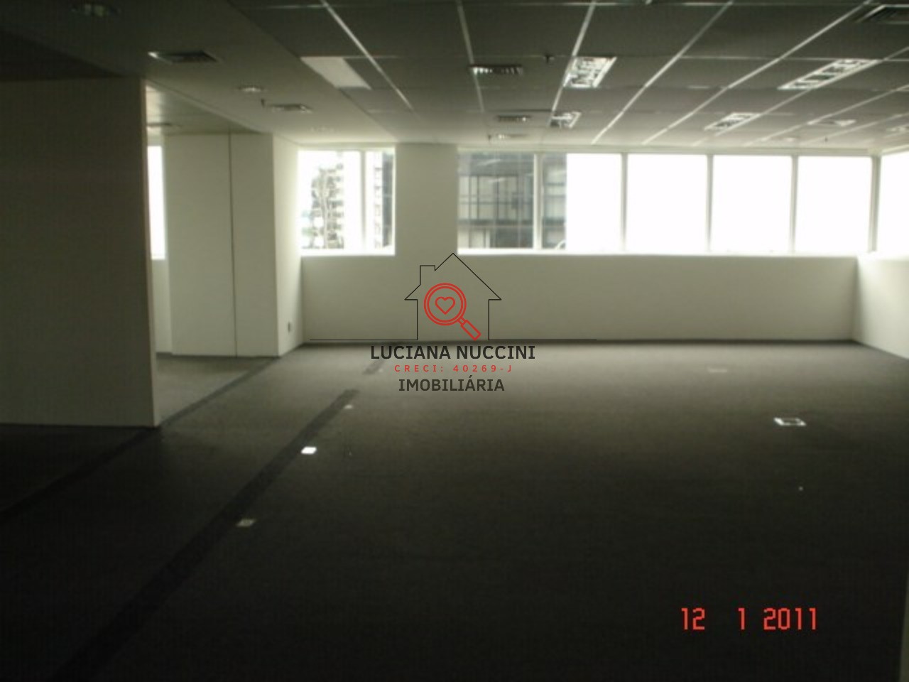Conjunto Comercial na Vila Olímpia: 6 Salas, 14 Vagas de Garagem, 400m² de Área - Locação em São Paulo-SP