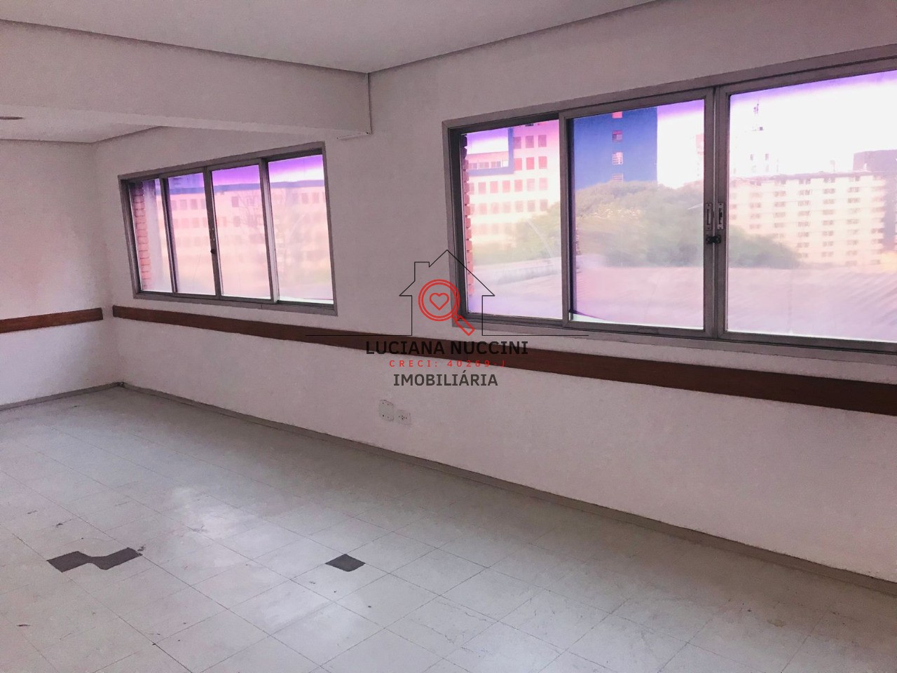 Conjunto Comercial para Locação na Liberdade em São Paulo-SP: 1 Sala, 278m² de Área!