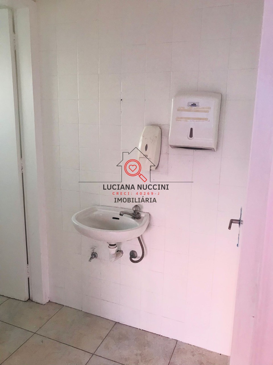 Conjunto Comercial para Locação na Liberdade em São Paulo-SP: 1 Sala, 278m² de Área!