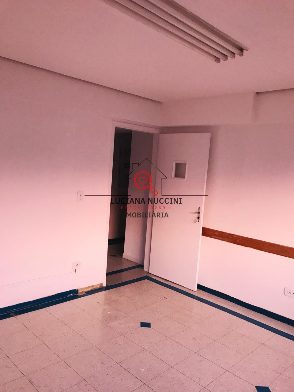 Conjunto Comercial para Locação na Liberdade em São Paulo-SP: 1 Sala, 278m² de Área!