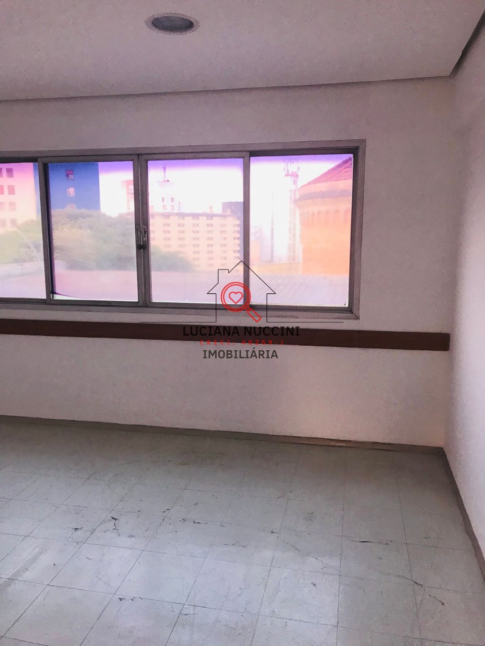 Conjunto Comercial para Locação na Liberdade em São Paulo-SP: 1 Sala, 278m² de Área!