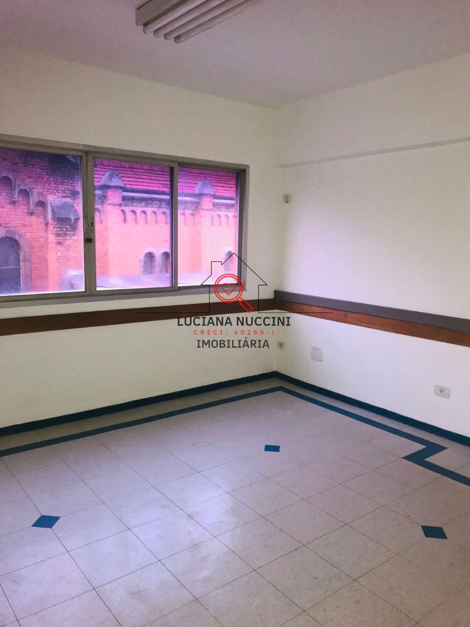 Conjunto Comercial para Locação na Liberdade em São Paulo-SP: 1 Sala, 278m² de Área!