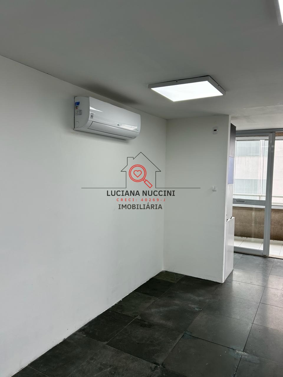 Conjunto Comercial de Alto Padrão para Locação em São Paulo-SP, Chácara Santo Antônio: 2 Vagas de Garagem e 65m² de Área.