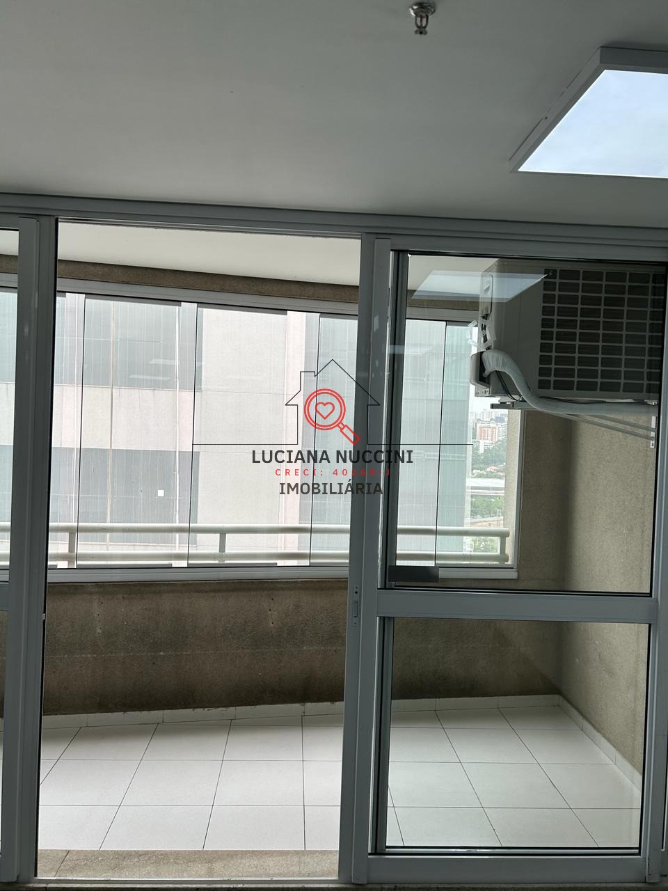 Conjunto Comercial de Alto Padrão para Locação em São Paulo-SP, Chácara Santo Antônio: 2 Vagas de Garagem e 65m² de Área.