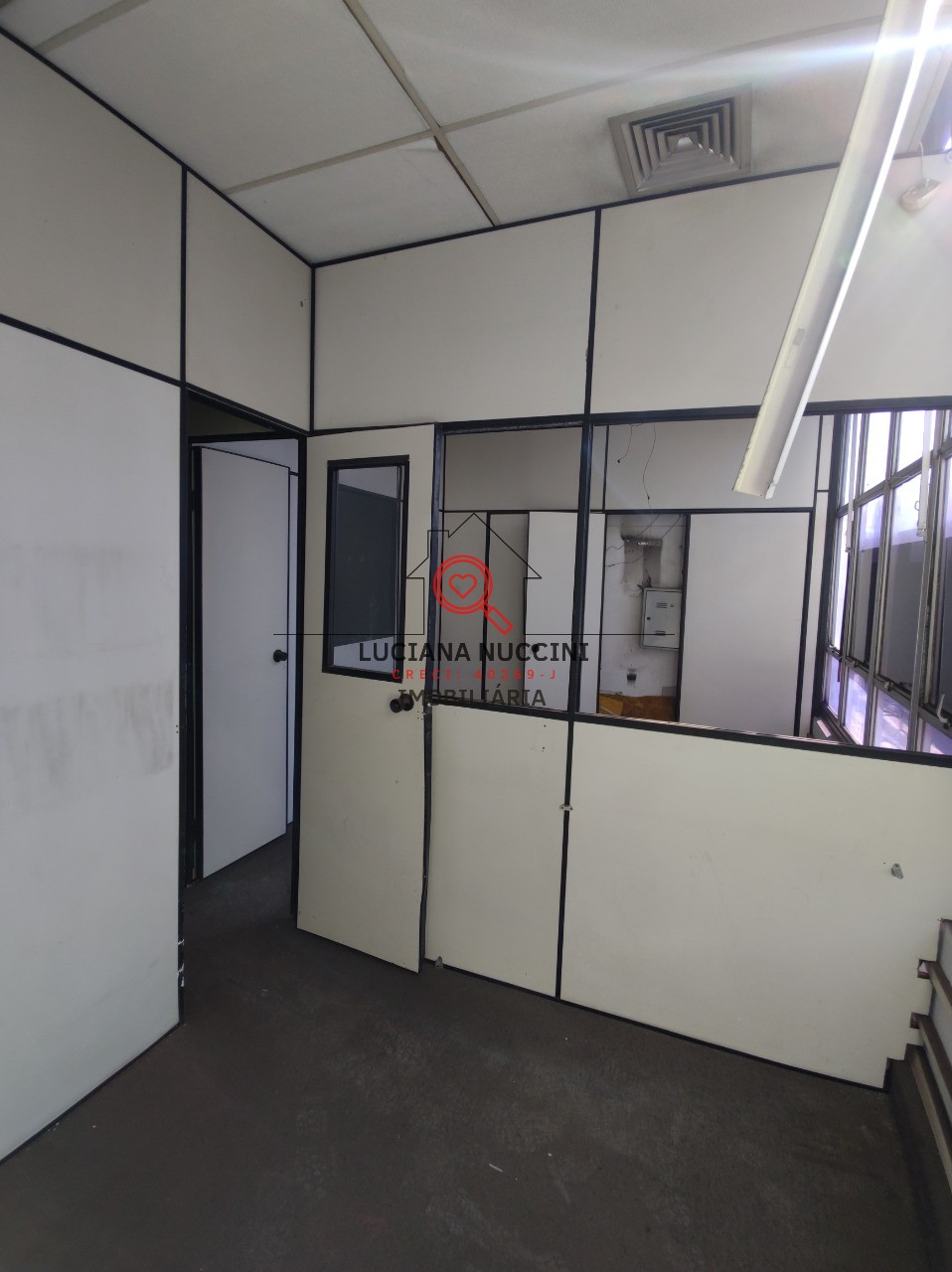 Aluguel de Prédio Comercial de Alto Padrão em São Paulo-SP, no Bairro Mirandópolis: 4 Salas e 200m² de Área.