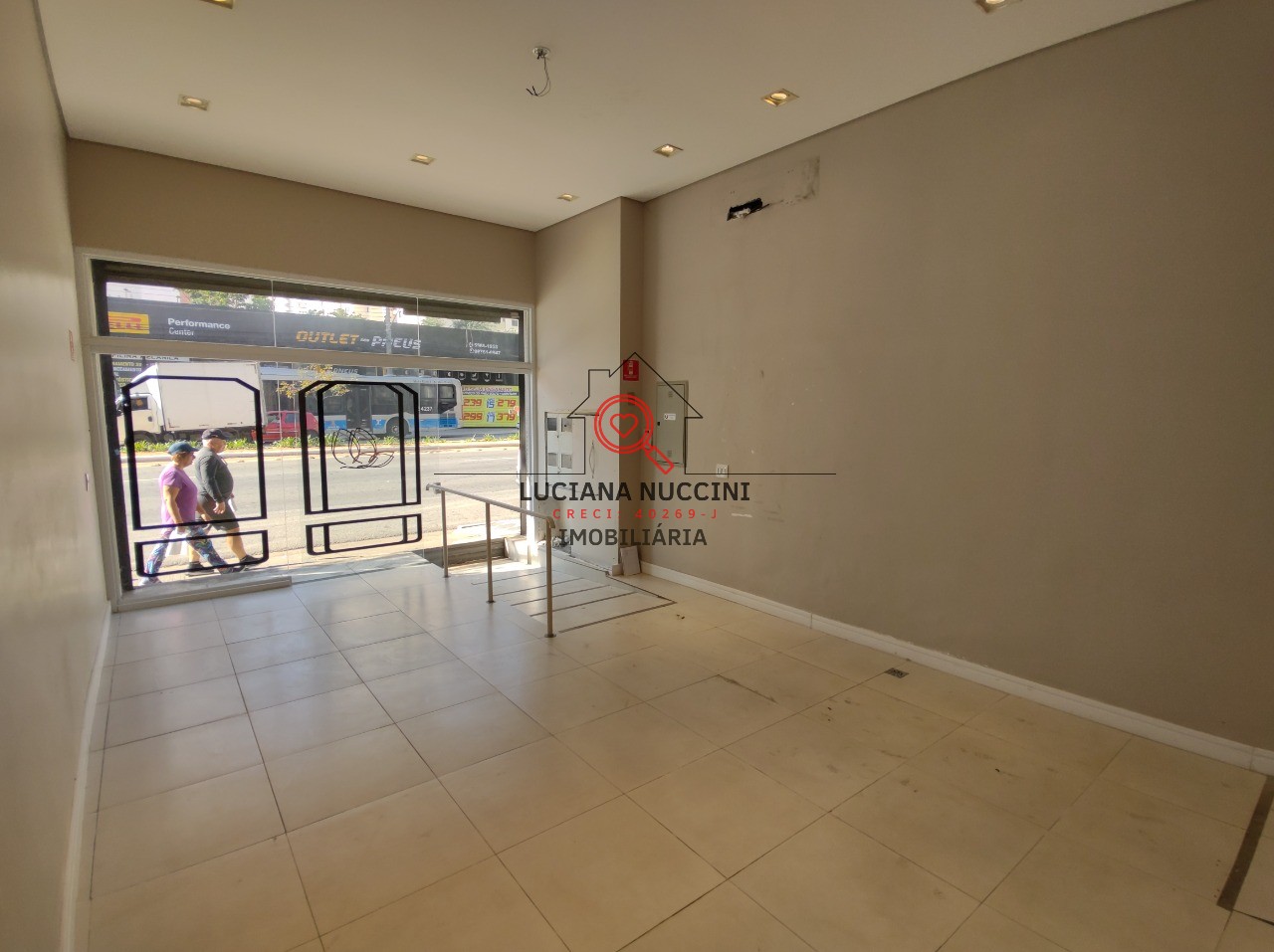 Aluguel de Prédio Comercial em Mirandópolis, São Paulo-SP: 16 salas, 4 banheiros, 690m² de área. Venha conferir!