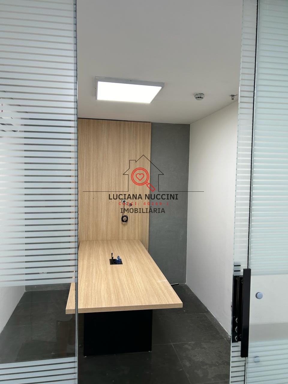 Conjunto Comercial de Alto Padrão para Locação em São Paulo-SP, Chácara Santo Antônio: 2 Vagas de Garagem e 65m² de Área.