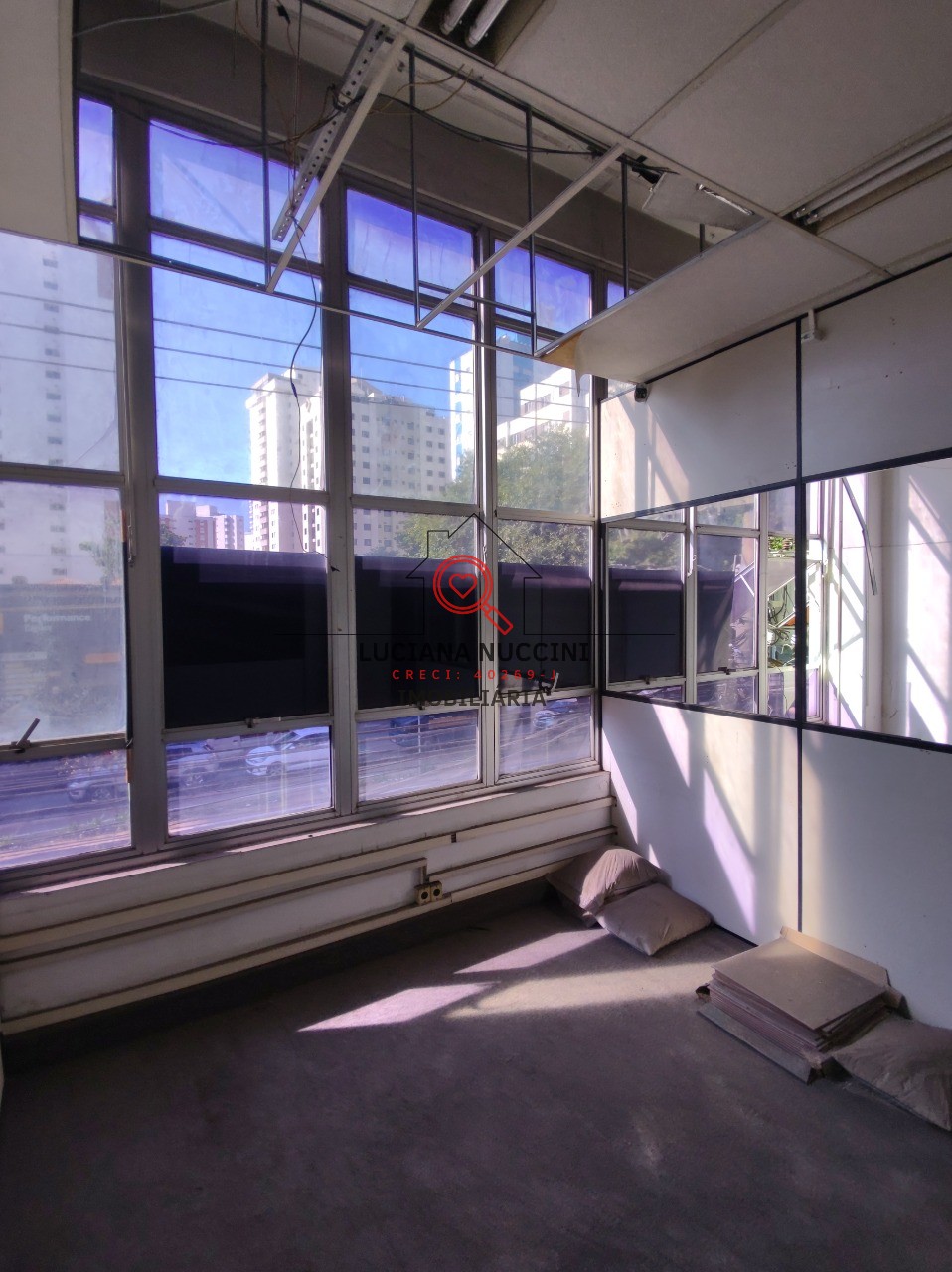 Aluguel de Prédio Comercial de Alto Padrão em São Paulo-SP, no Bairro Mirandópolis: 4 Salas e 200m² de Área.