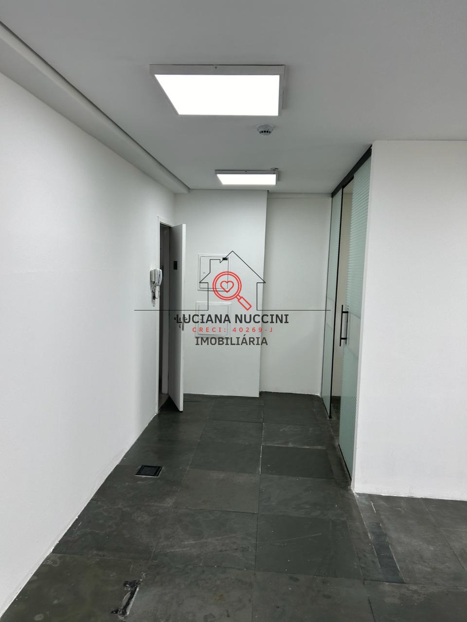 Conjunto Comercial de Alto Padrão para Locação em São Paulo-SP, Chácara Santo Antônio: 2 Vagas de Garagem e 65m² de Área.