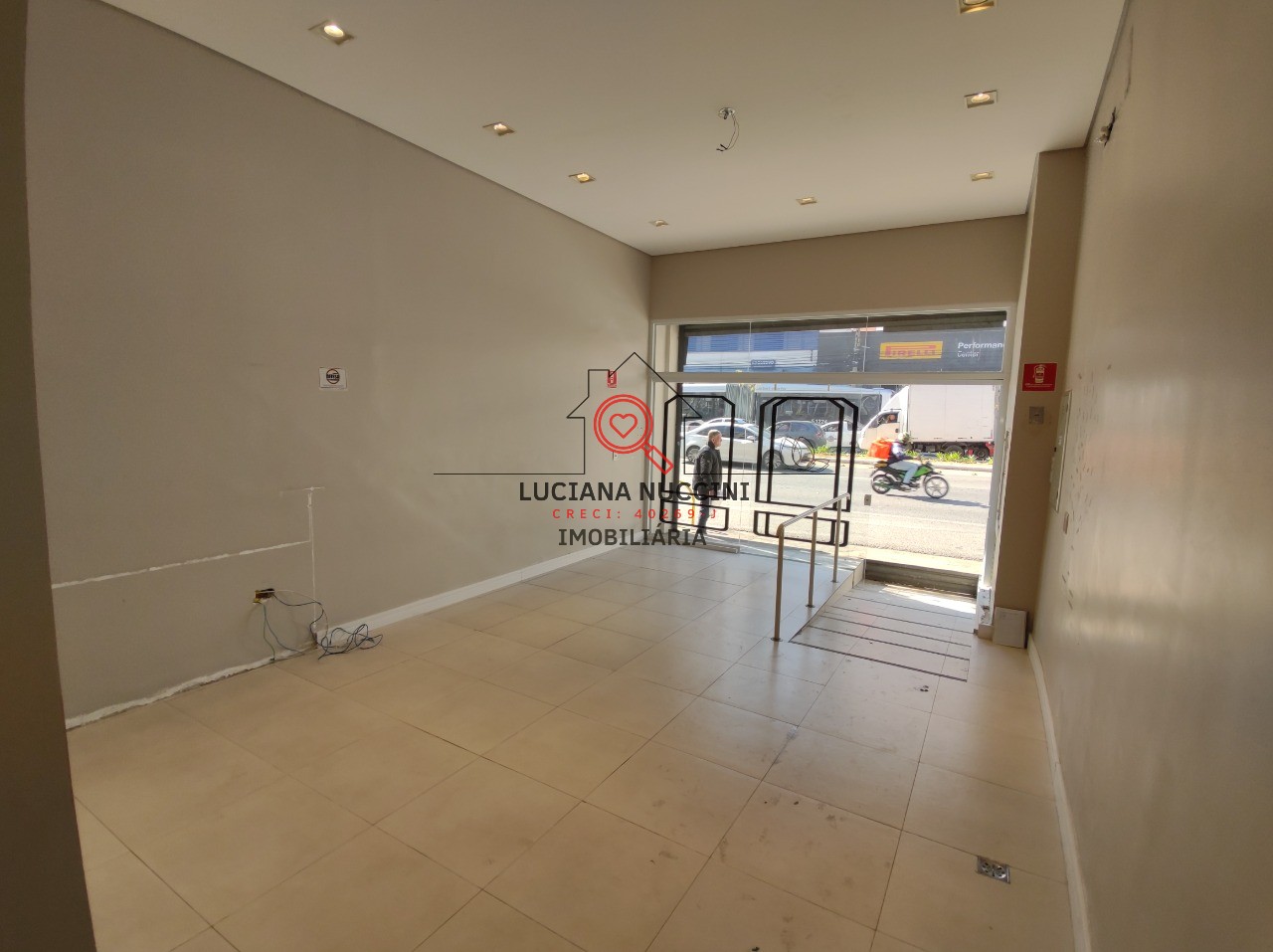 Aluguel de Prédio Comercial em Mirandópolis, São Paulo-SP: 16 salas, 4 banheiros, 690m² de área. Venha conferir!