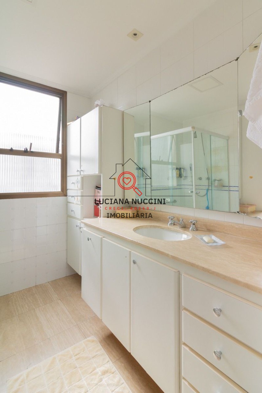 Apartamento de alto padrão em Moema, SP: 3 quartos, 1 suíte, 1 sala, 3 banheiros, 2 vagas, 170m². Imperdível!