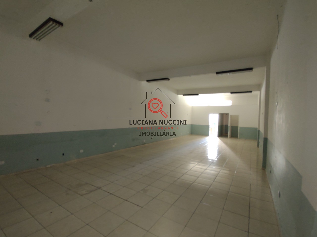 Aluguel de Prédio Comercial em Mirandópolis, São Paulo-SP: 16 salas, 4 banheiros, 690m² de área. Venha conferir!