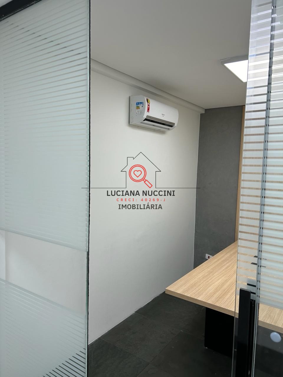 Conjunto Comercial de Alto Padrão para Locação em São Paulo-SP, Chácara Santo Antônio: 2 Vagas de Garagem e 65m² de Área.