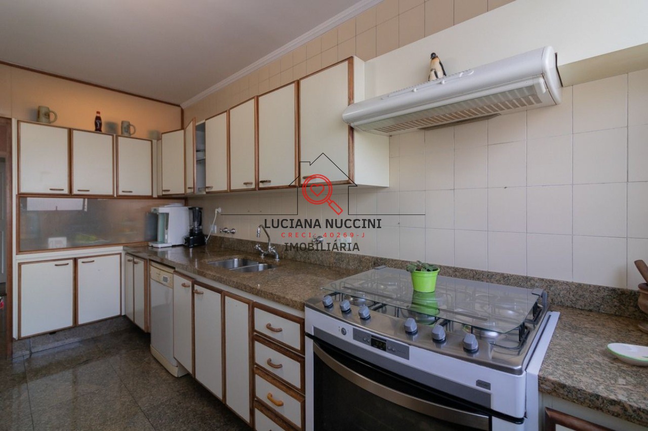 Apartamento de alto padrão em Moema, SP: 3 quartos, 1 suíte, 1 sala, 3 banheiros, 2 vagas, 170m². Imperdível!