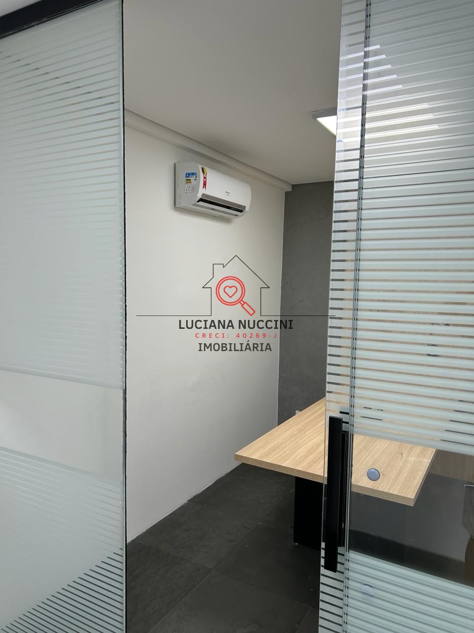 Conjunto Comercial de Alto Padrão para Locação em São Paulo-SP, Chácara Santo Antônio: 2 Vagas de Garagem e 65m² de Área.