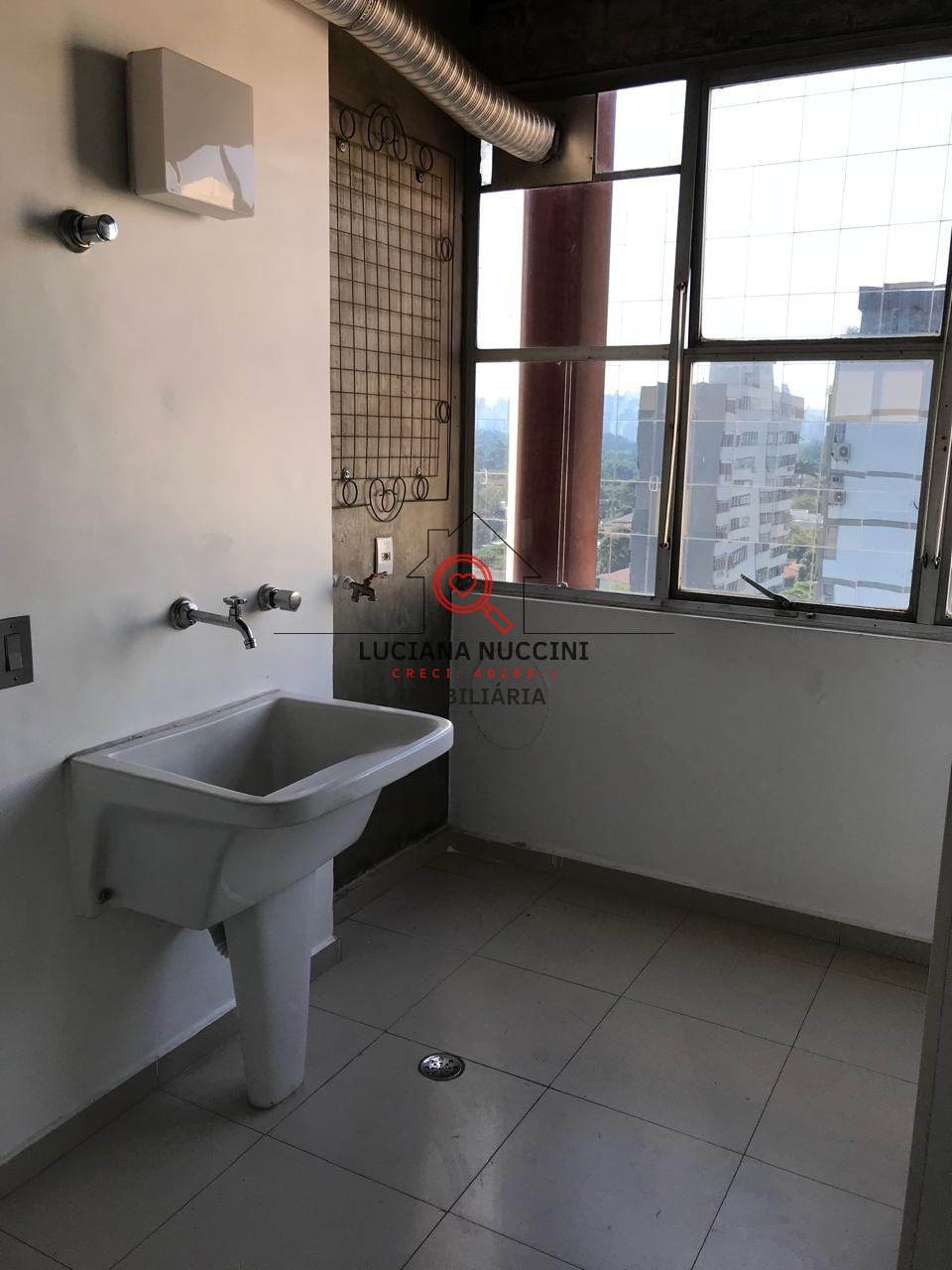 Apartamento de Luxo no Jardim Paulista: 3 Quartos, 1 Suíte, 147m² - Venda ou Locação em São Paulo-SP
