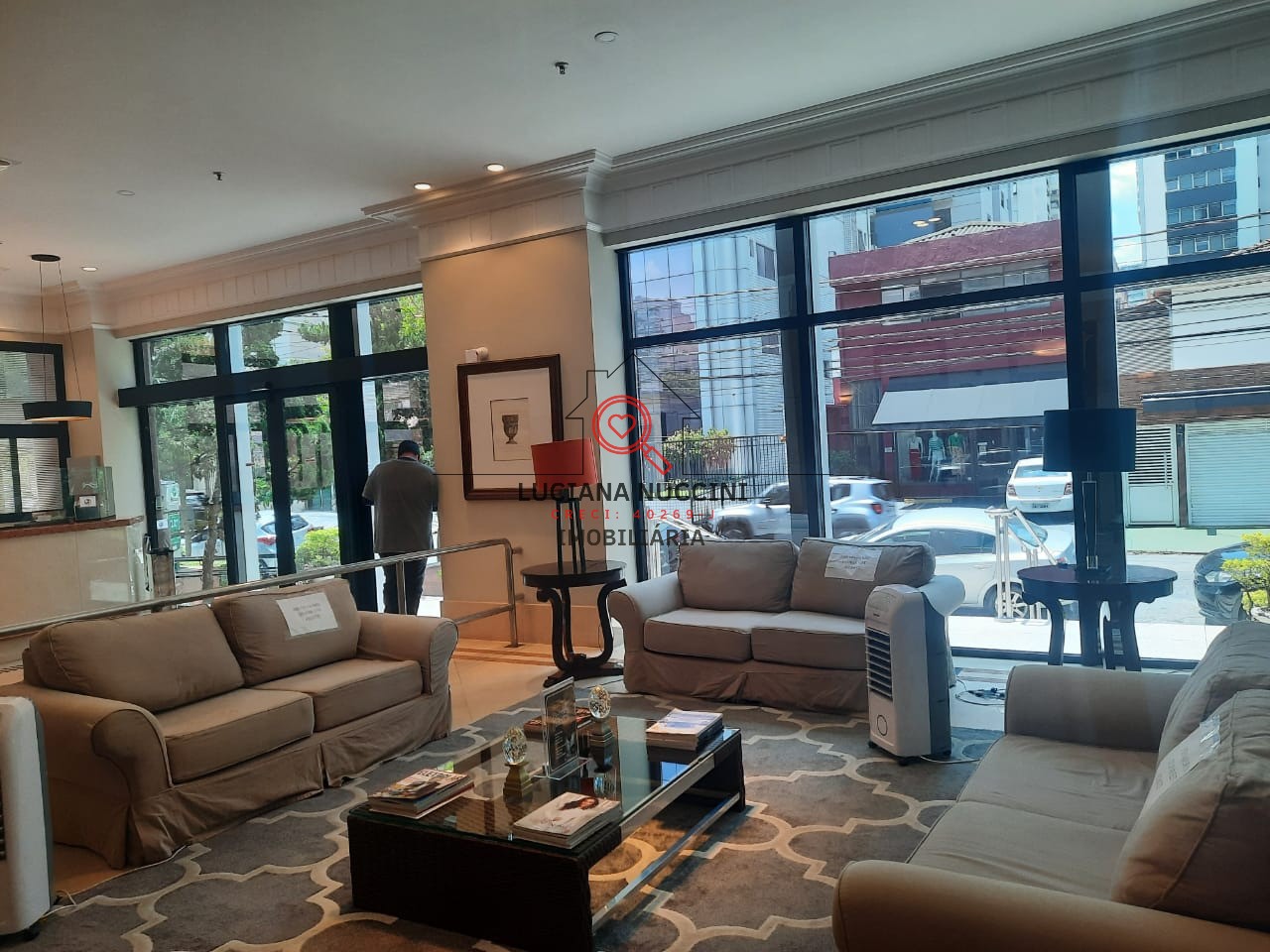 Conjunto comercial para locação na Vila Nova Conceição, São Paulo-SP: 2 banheiros, 3 vagas de garagem, 63m² de área.