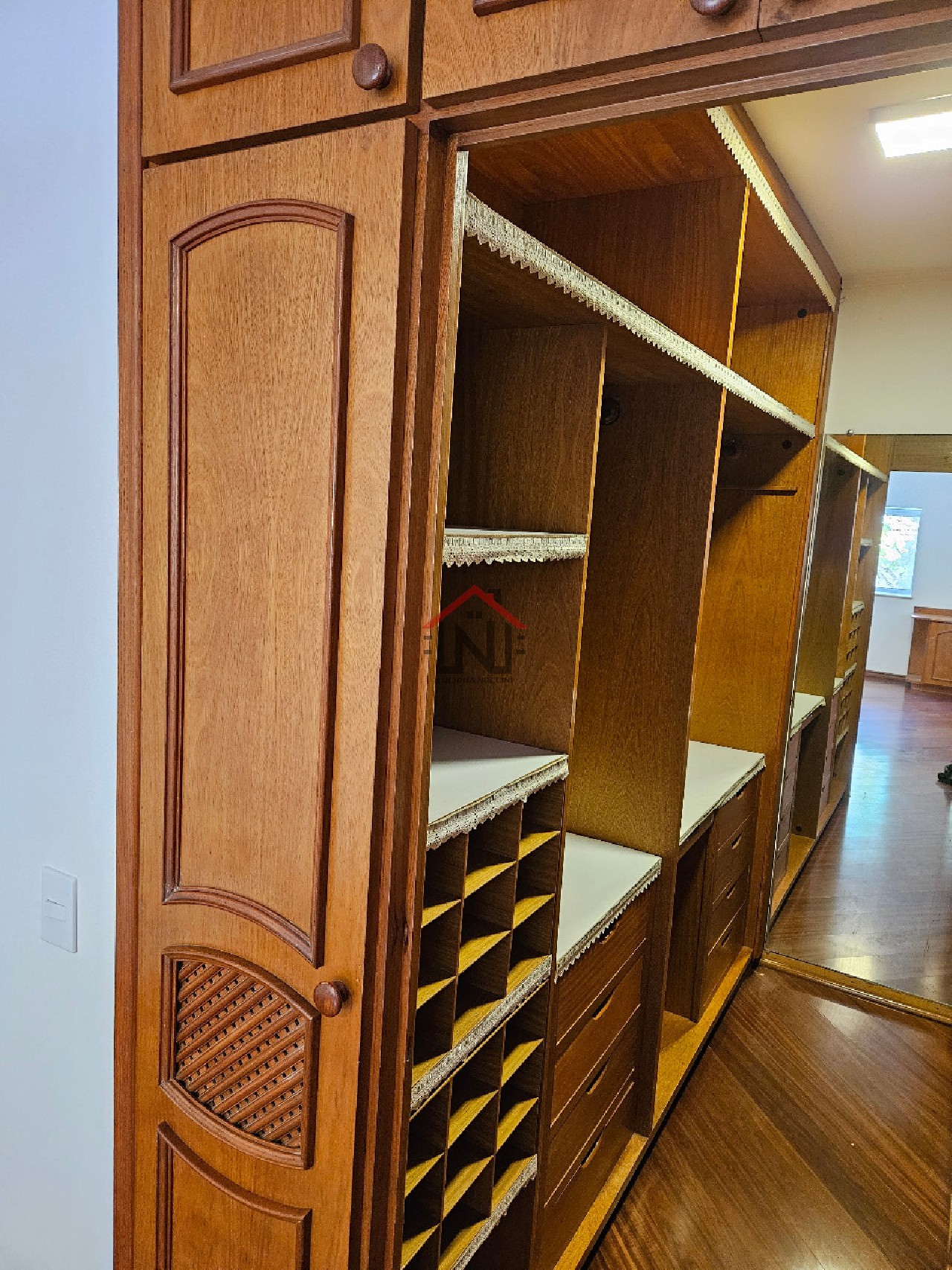 Apartamento de luxo no Jardim Paulista: 3 quartos, 1 suíte, 2 salas, 4 banheiros, 2 vagas, 175m² - São Paulo-SP