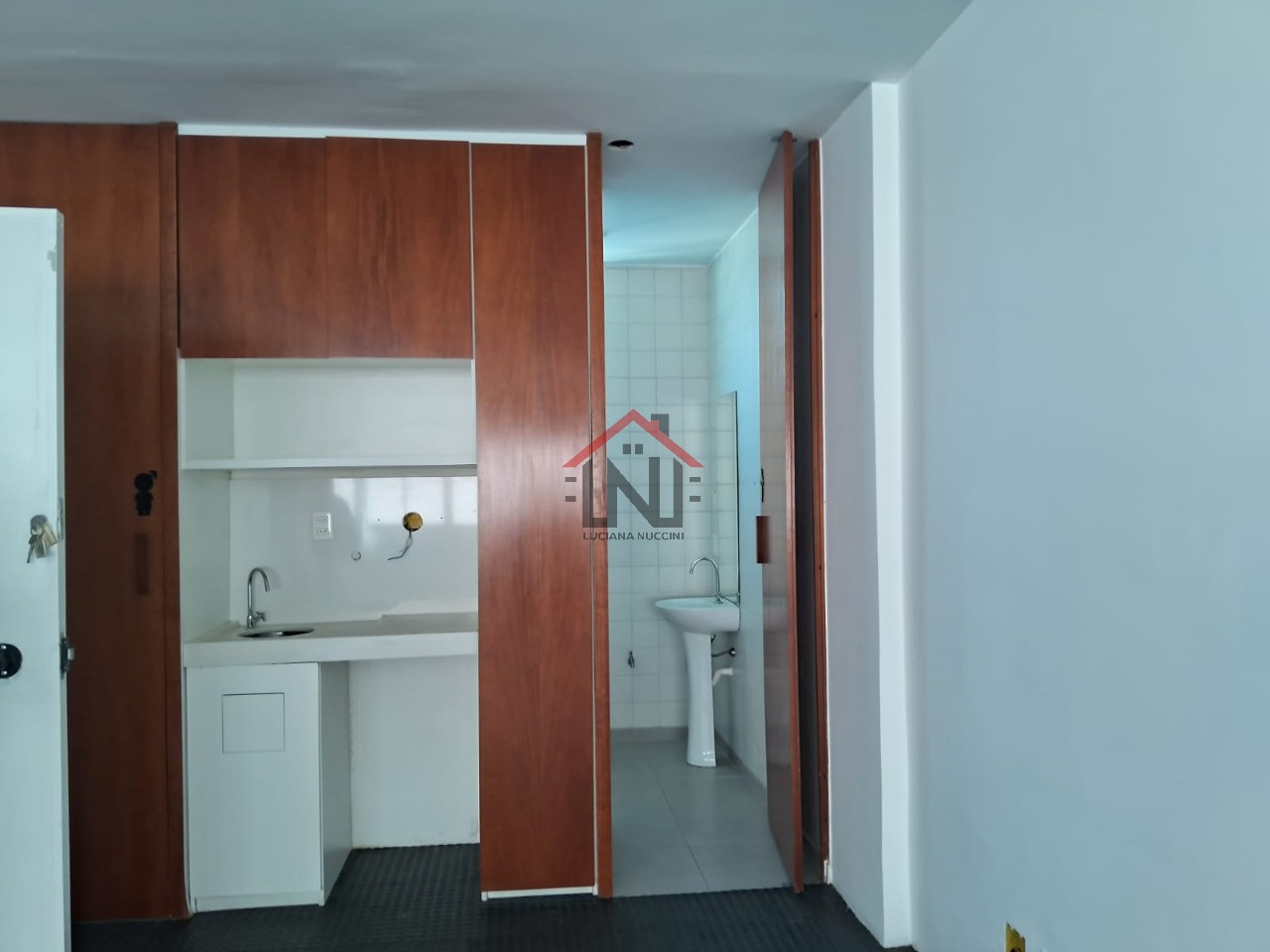 Conjunto Comercial à Venda ou Locação em São Paulo-SP, Bela Vista: 2 salas, 2 banheiros, 62m² de área