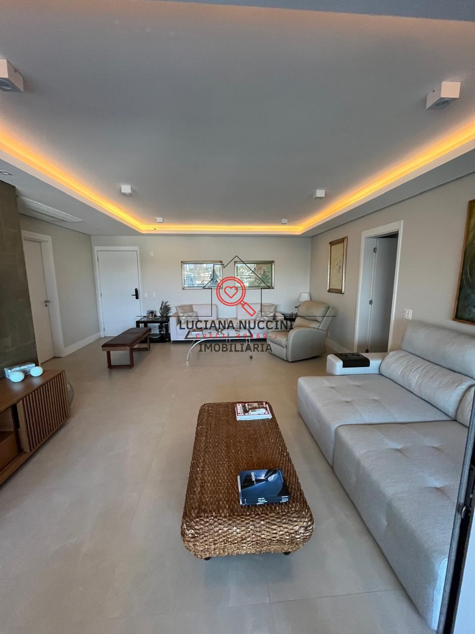 Apartamento de Luxo para Locação na Vila Clementino - São Paulo-SP: 3 Quartos, 3 Suítes, 2 Salas, 4 Banheiros.