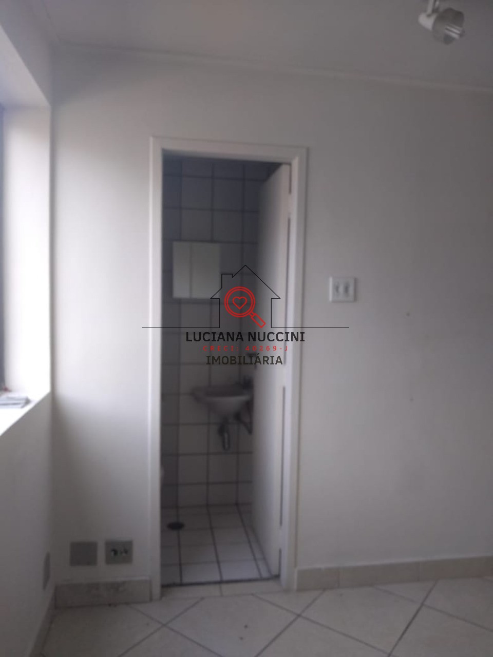 Conjunto Comercial para Locação na Vila Mariana, São Paulo-SP: 2 Salas, 2 Banheiros, 1 Vaga de Garagem, 30m² de Área.