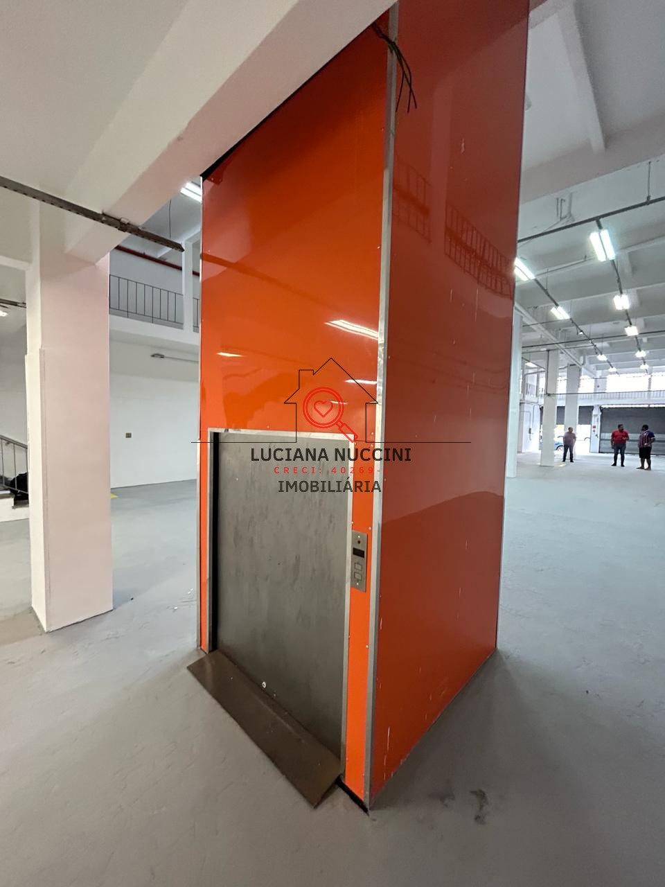 Conjunto Comercial para Locação em São Paulo-SP, Mirandópolis: 3 banheiros, 1.300 m² de Área.