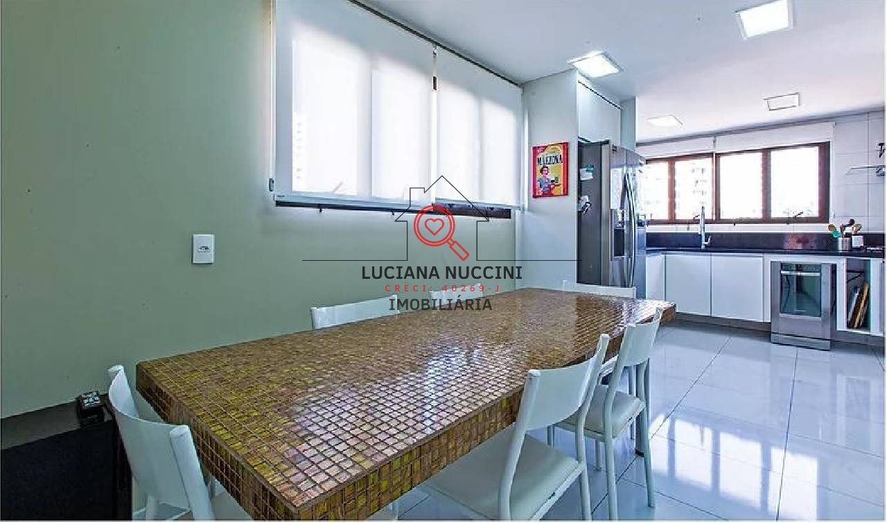 Elegante Apartamento de 4 Suítes com Área de Lazer