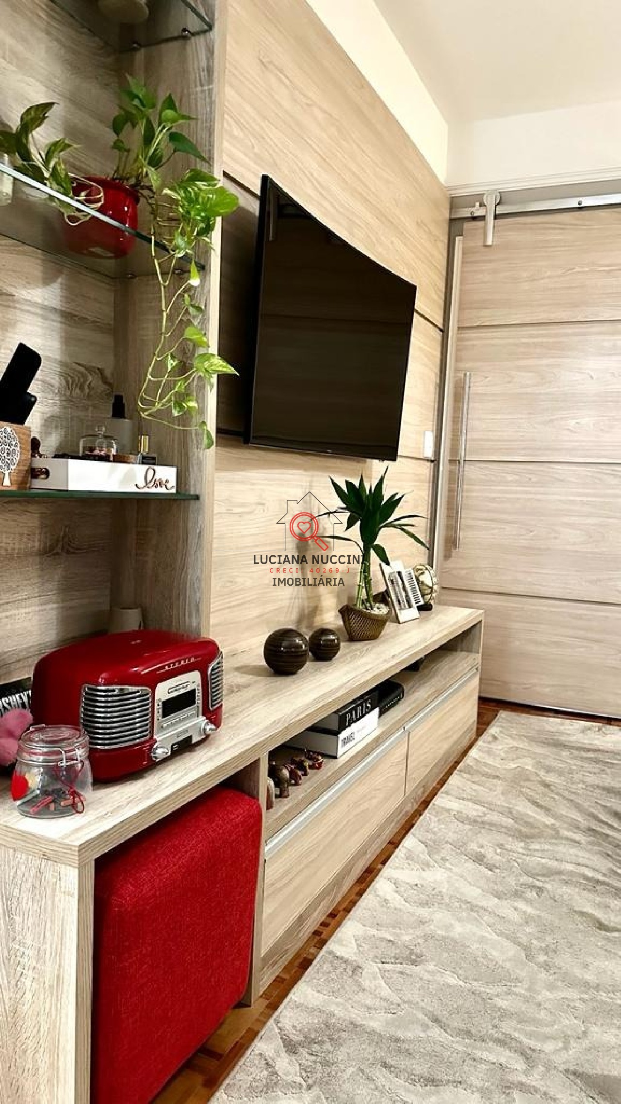 3 quartos, sendo 1 suíte e 1 adaptado para closet/escritório