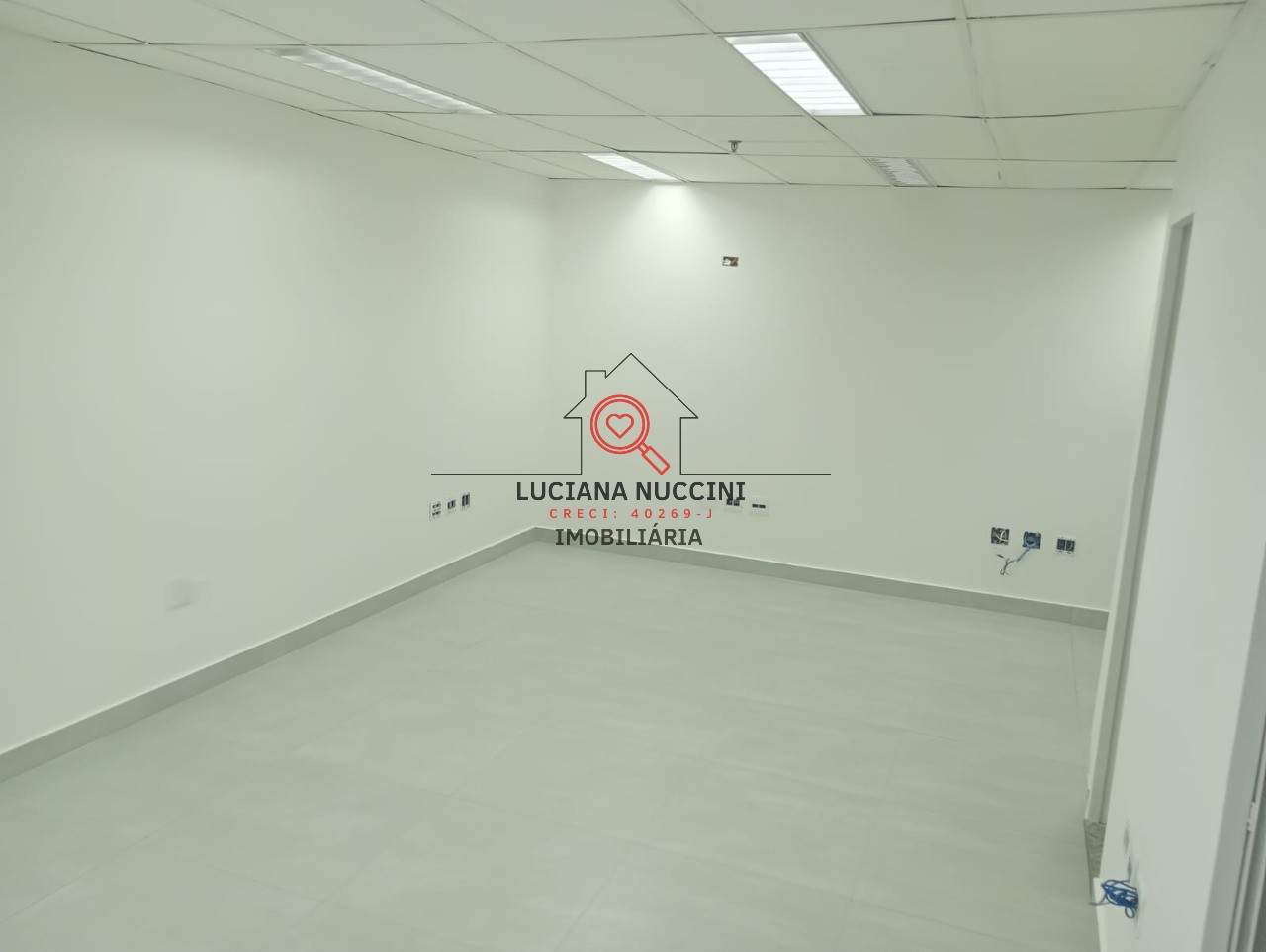 Conjunto Comercial à Venda ou Locação em Moema-SP: 1 Sala, 1 Banheiro, 1 Vaga de Garagem e 81,88 m² de Área.